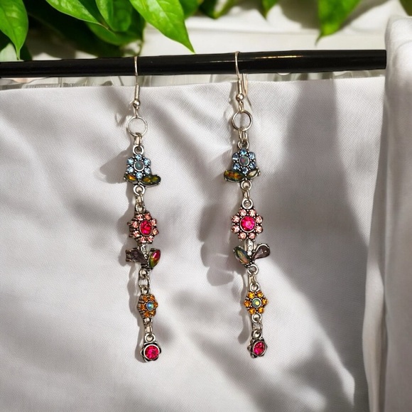 Flower earrings. Dangling and beautiful. Really pretty and colorful. - Picture 9 of 17